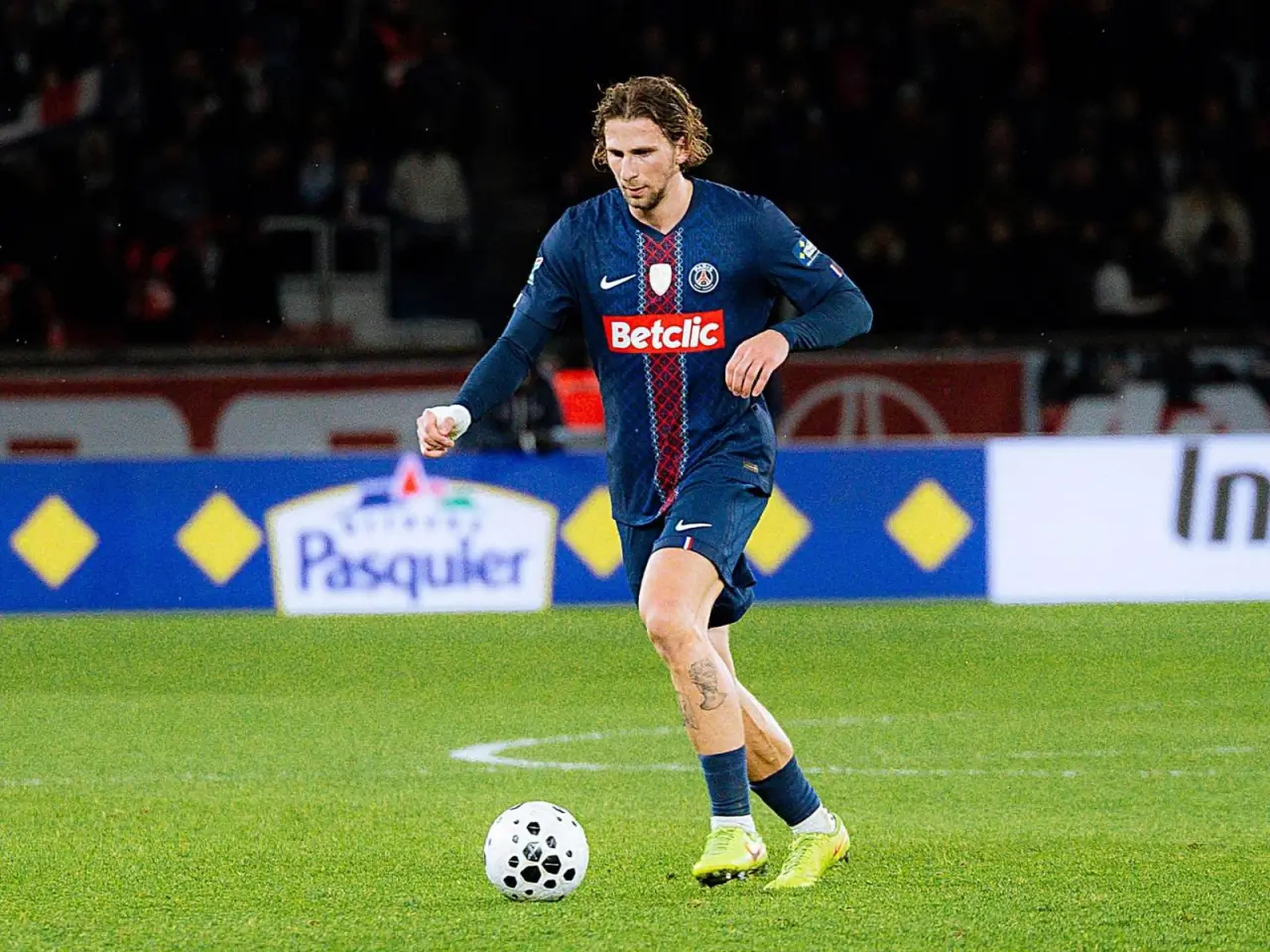 Luis Enrike: Zabarniyga moslashish uchun vaqt kerak