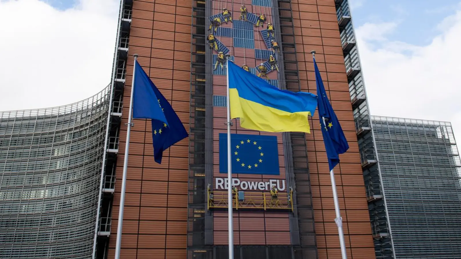 Yevroparlament Ukrainaga harbiy yordamni oshirishni talab qildi