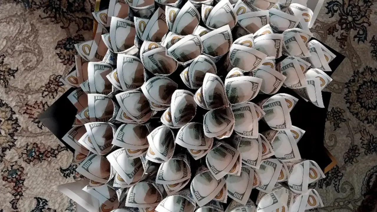 Keniyada puldan guldasta yasash taqiqlandi