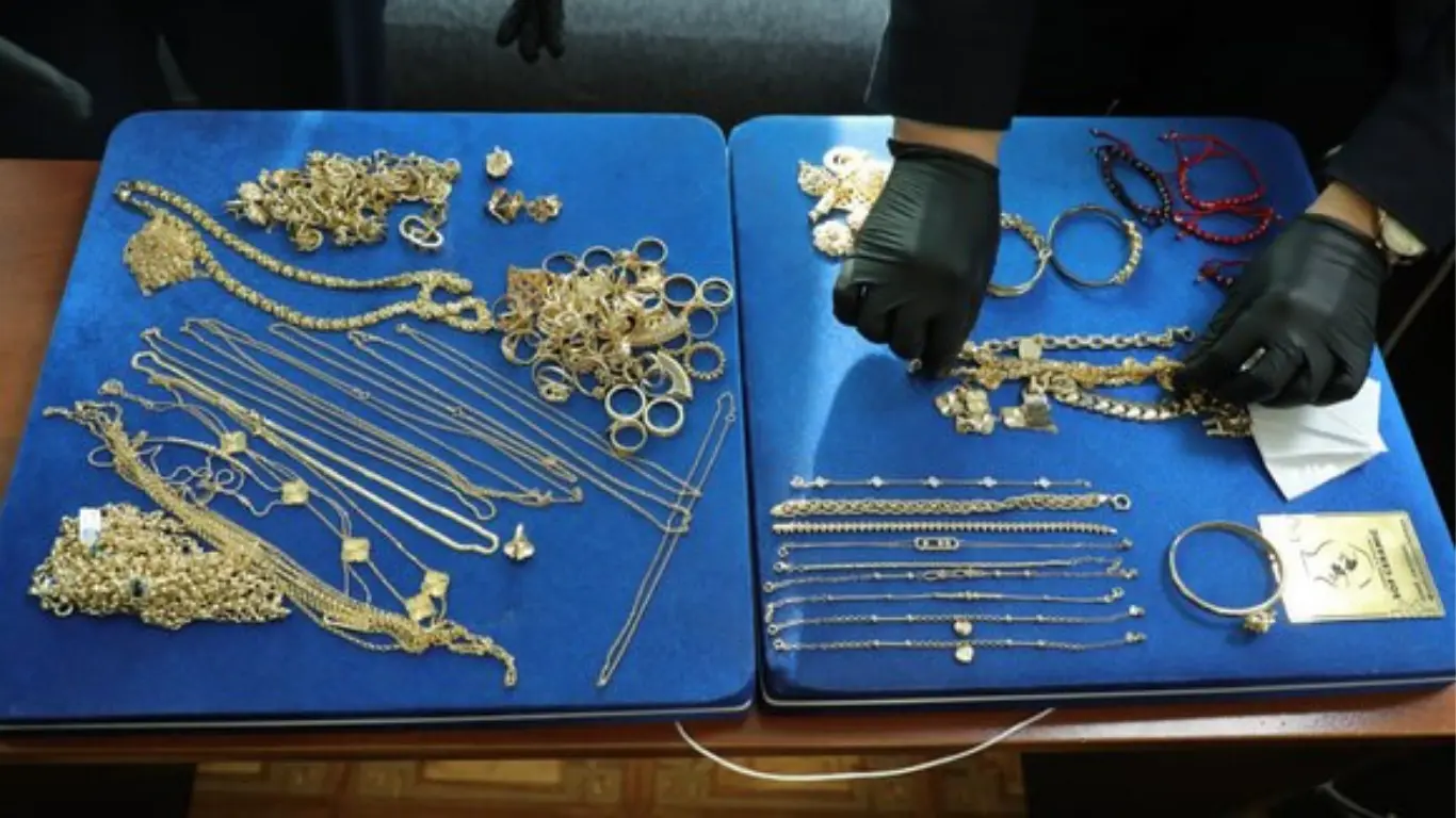 В аэропорту Ташкента задержаны ювелирные изделия на сумму 2,3 миллиарда