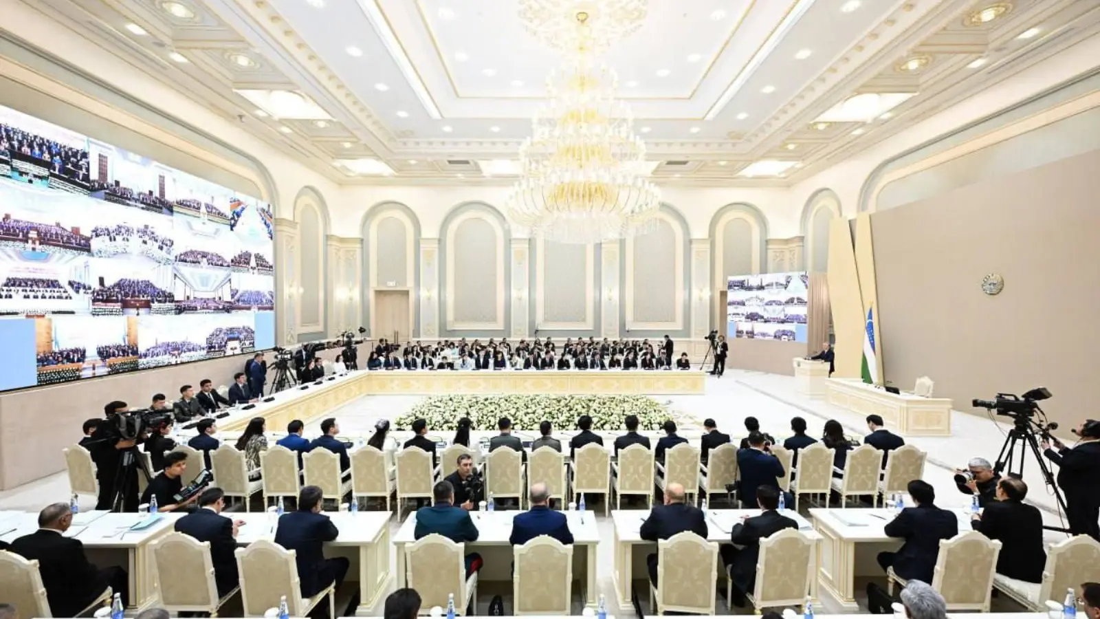 International Olympiad winners receive billion-soum rewards