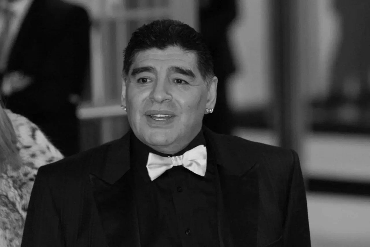 Руни и Марадона: случайная встреча и незабываемый подарок