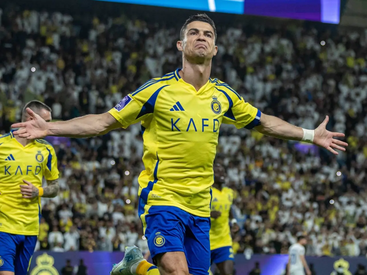 Ronaldo returns to the field after injury