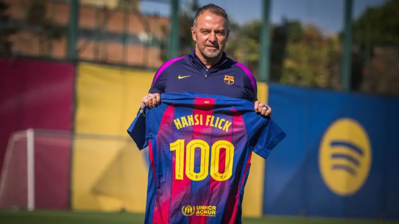 Flik celebrates his 100th game at Barcelona