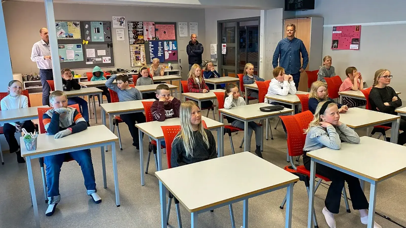 Norvegiya maktablarida telefon cheklovi ijobiy natija berdi