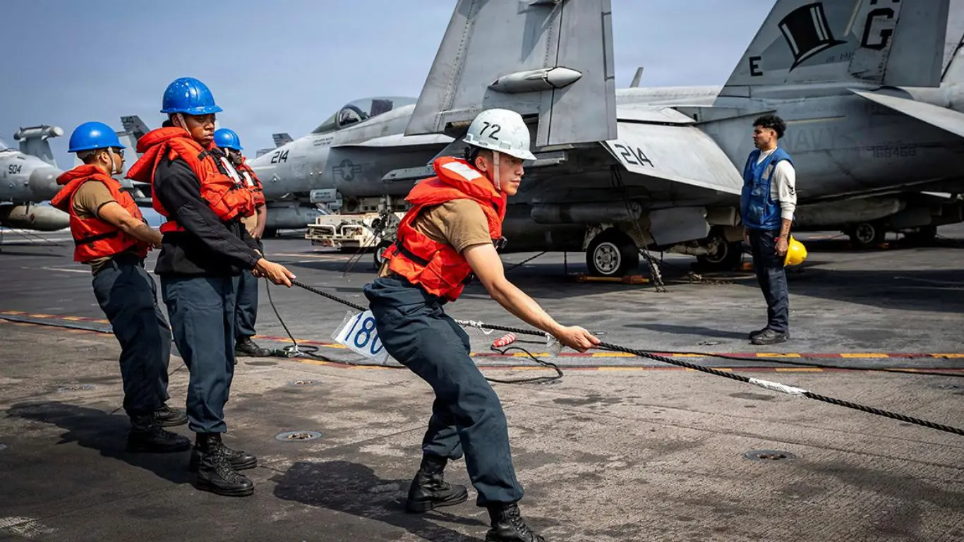 США направили в Ближний Восток более 50 истребителей