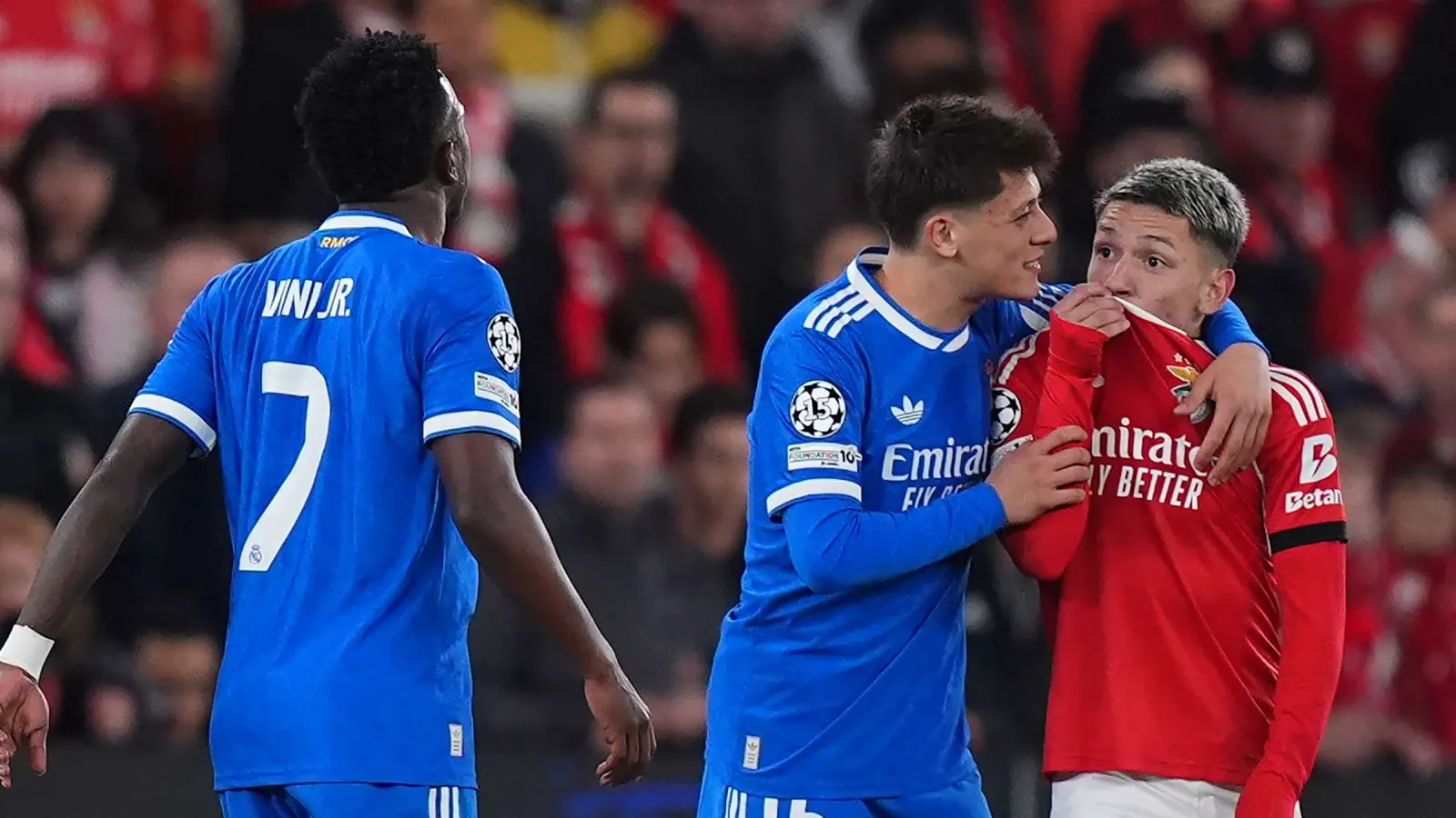 FIFA futbolchilarning og‘zini yopib gapirishini taqiqlashi mumkin