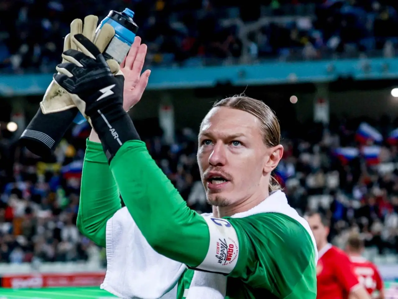 Шарбонье: Сафонов надежнее Шевалье