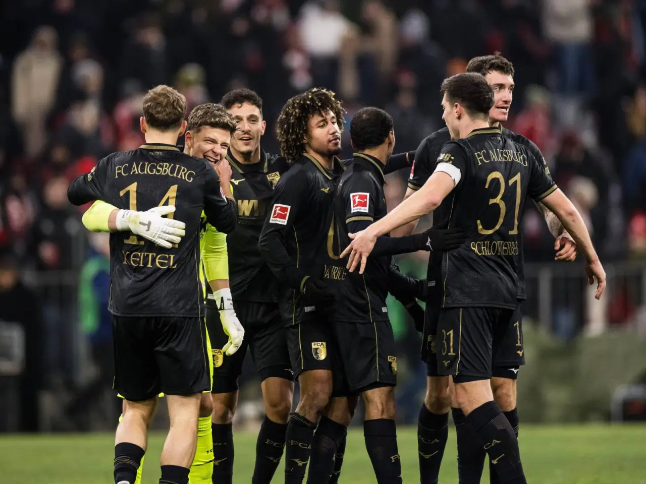 Augsburg defeated Köln and rose to 9th place