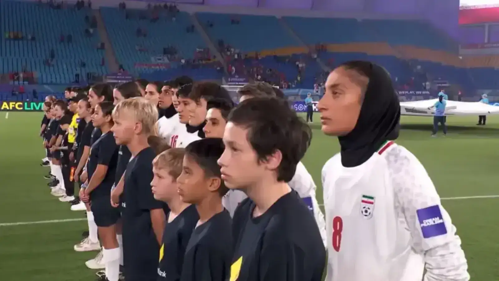 Eron ayollar jamoasi madhiya paytida jim qoldi