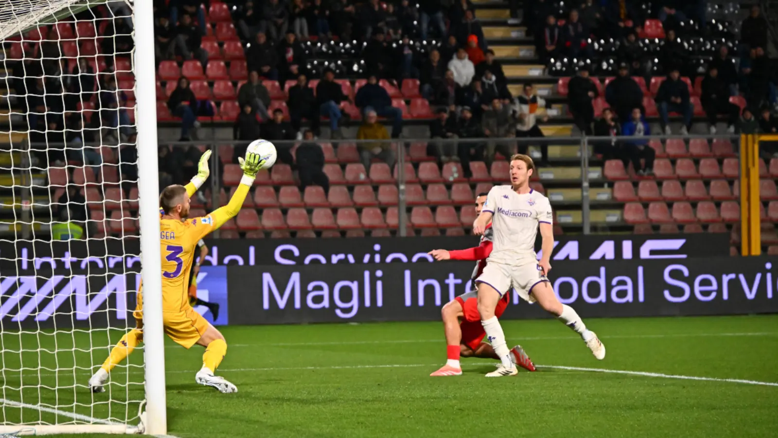 Fiorentina defeated Cremonese with a large scoreline