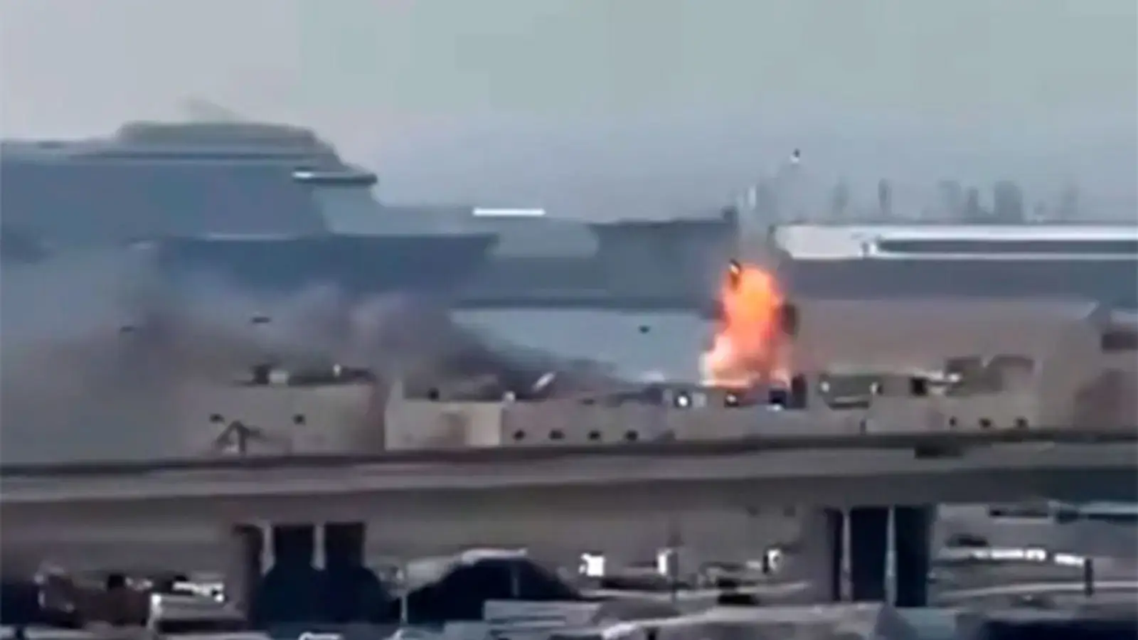 Иранские дроны нанесли удар по военным объектам в ОАЭ