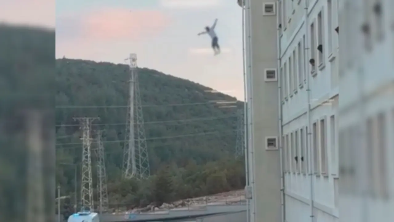 Turkiyada talaba yotoqxona binosidan sakrab o'ldi