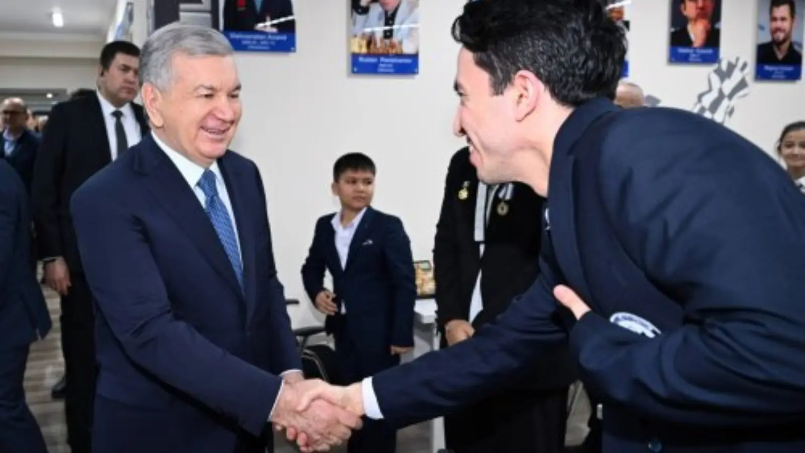 Mirziyoyev Samarqanddagi Yoshlar kreativ shaharchasini ko‘zdan kechirdi