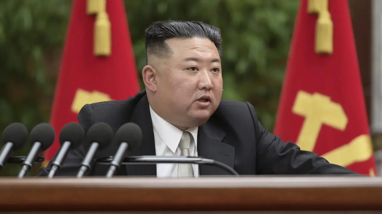 Ким Чен Ын объявил Южную Корею самым серьезным врагом