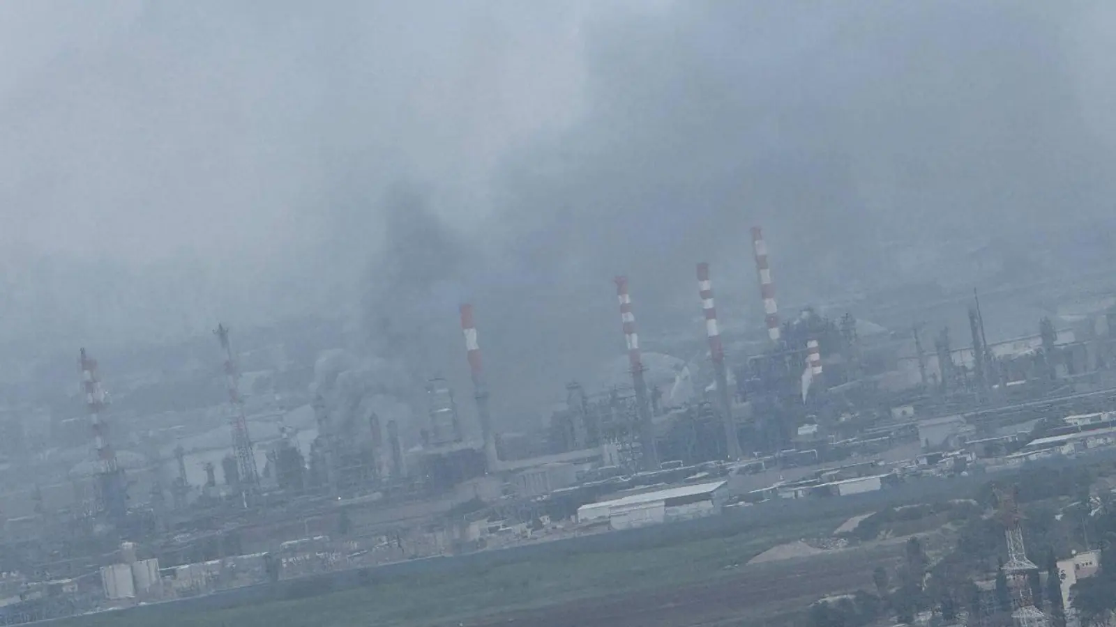 Eron Xayfa neft zavodiga raketa zarbasi berdi