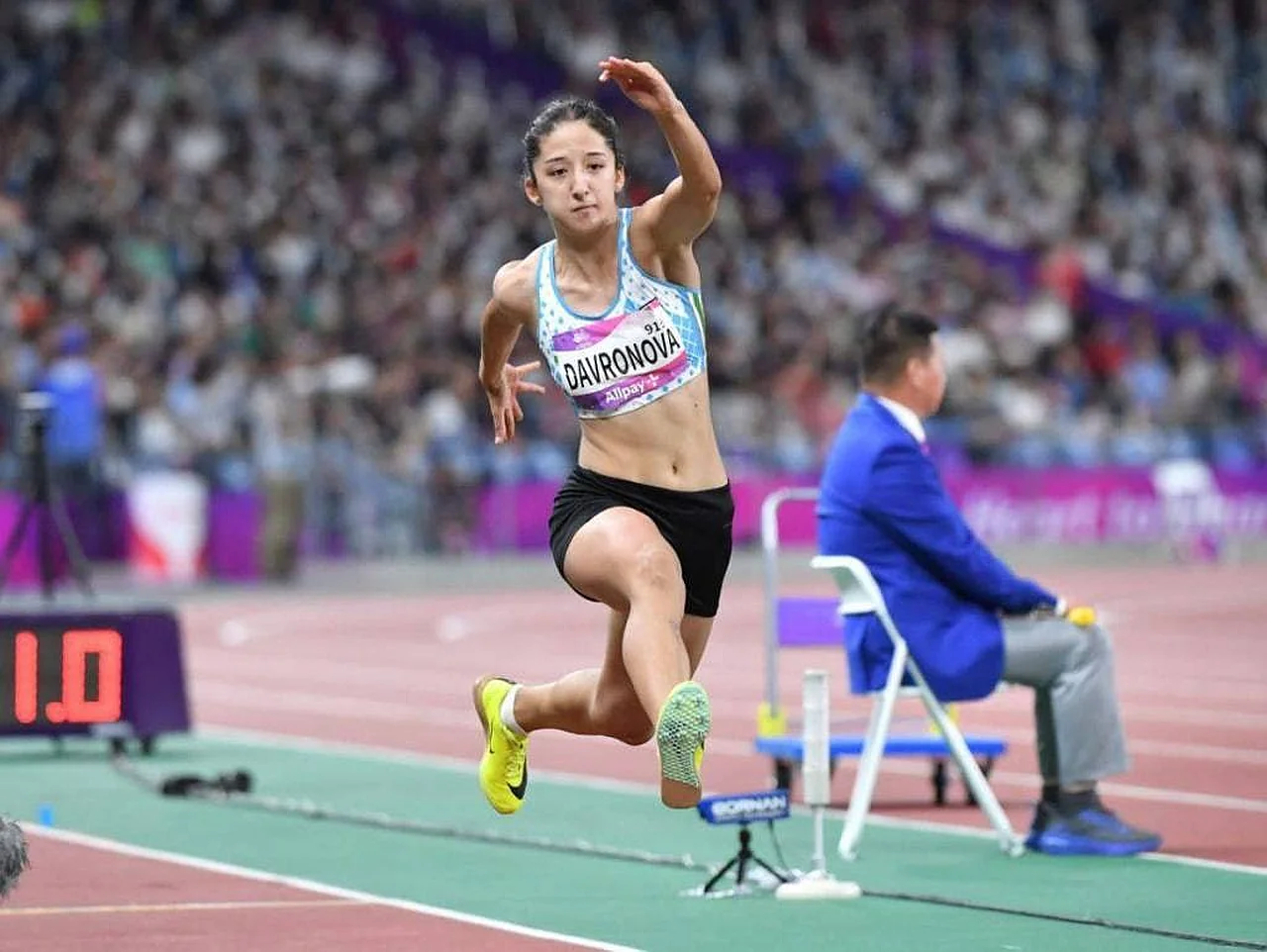 Sharifa Davronova preparing for the World Indoor Championships