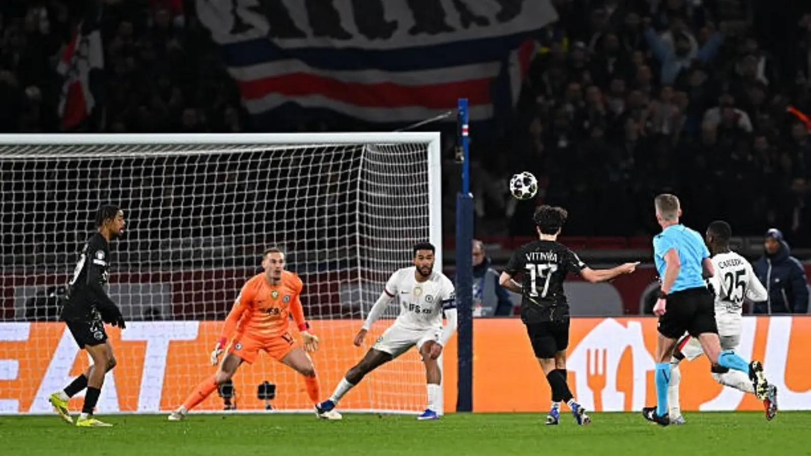 Пари Сен-Жермен обыграл Челси со счетом пять два