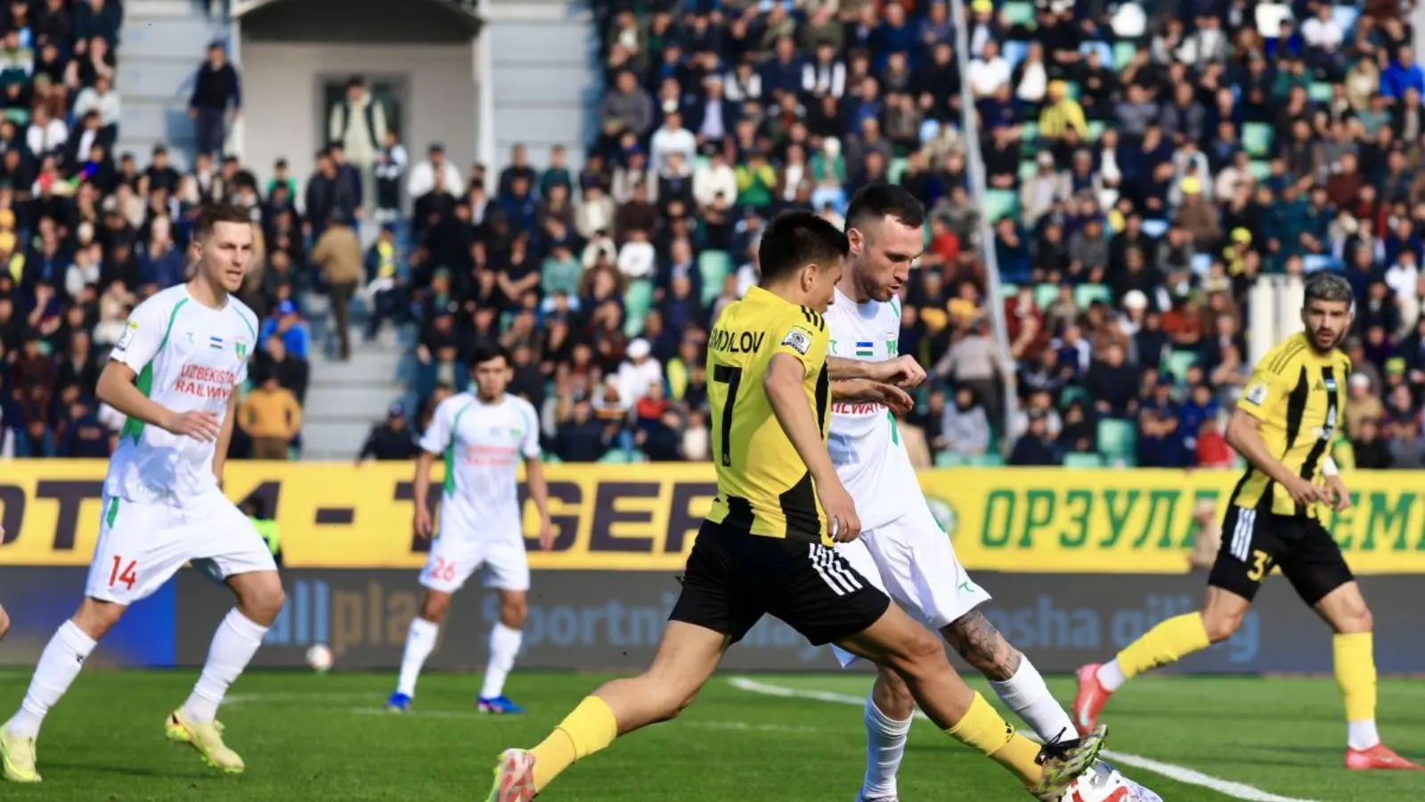 Neftchi Lokomotivni mag'lub etib Superligada muhim g'alaba qozondi