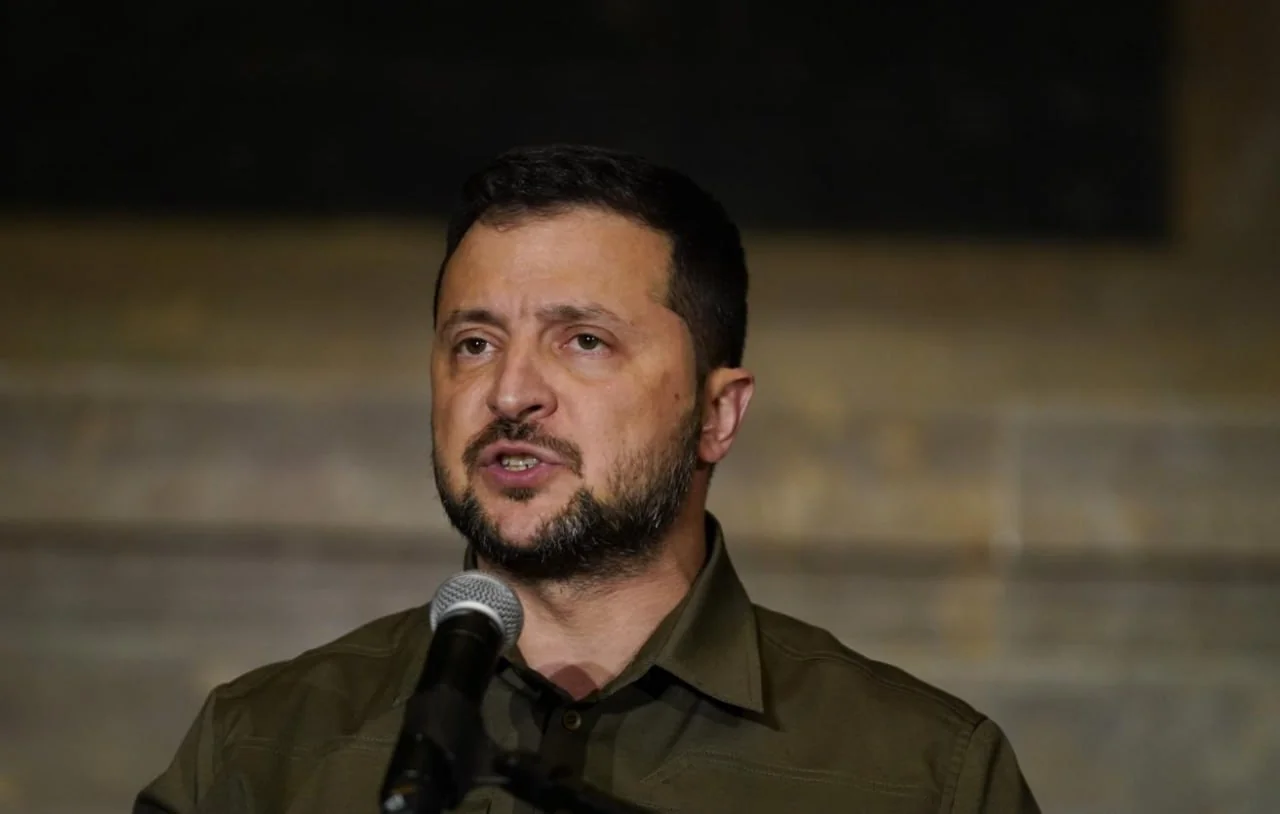 Zelenskiy AQShning Donbastan qo'shinlarni chiqarish talabini e'tirof etdi