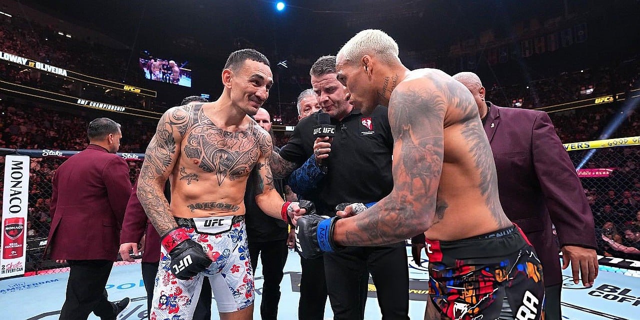 Чарльз Оливейра получил пояс BMF на турнире UFC 326