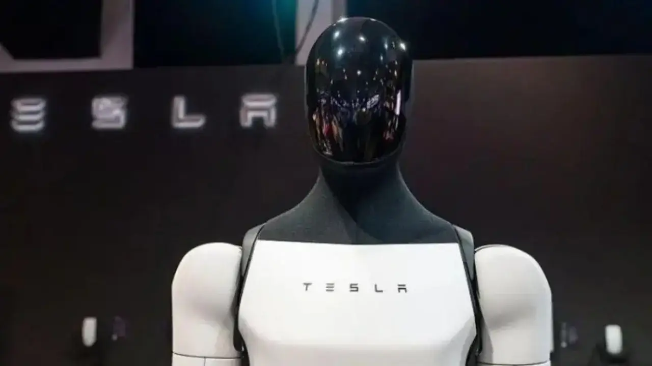 Tesla elektromobil ishlab chiqarishni qisqartirib, robotlarga e'tibor qaratadi