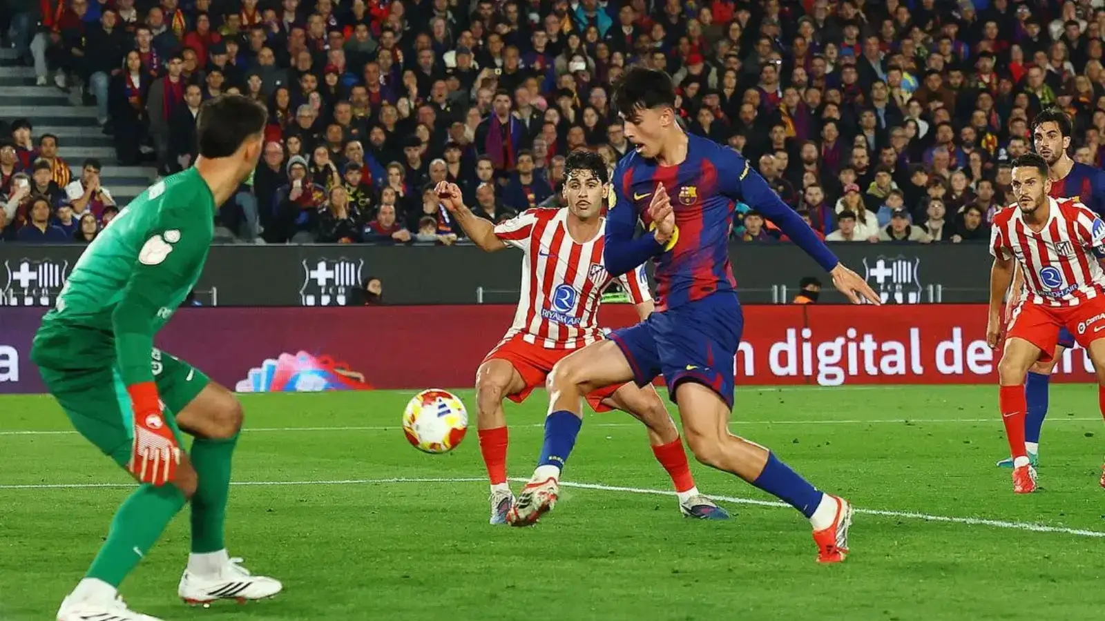 "Барселона" выиграла, но не вышла в финал