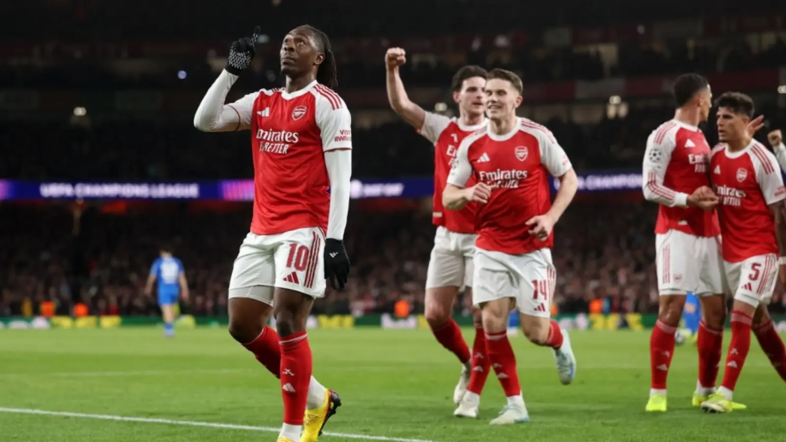 Арсенал обыграл Байер и вышел в четвертьфинал