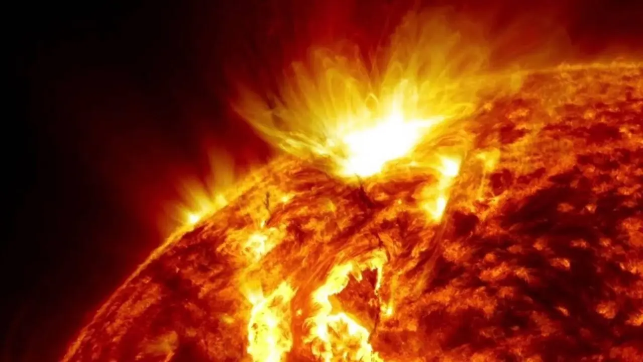 Large flare on the Sun intensifies magnetic vibrations