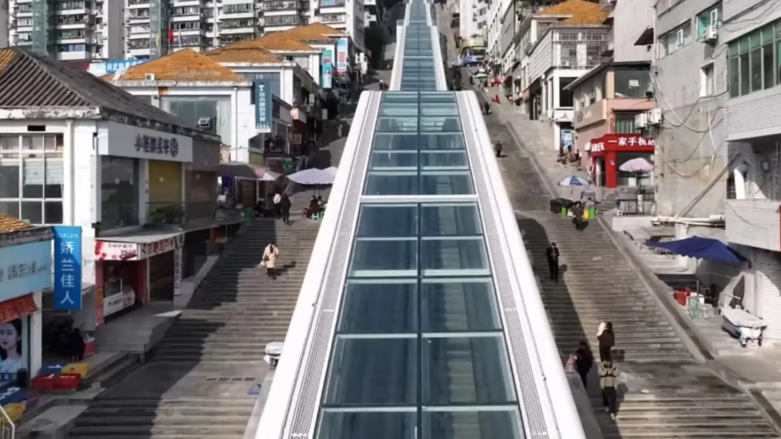 The world's tallest escalator launched in the mountains of China
