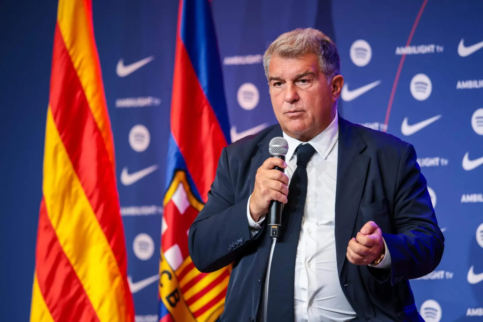 Laporta accused referees of making decisions in favor of Real