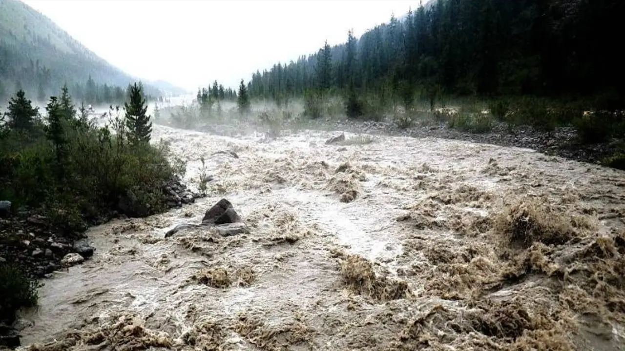 Hydromet service warns of heavy rain and flash flood risk