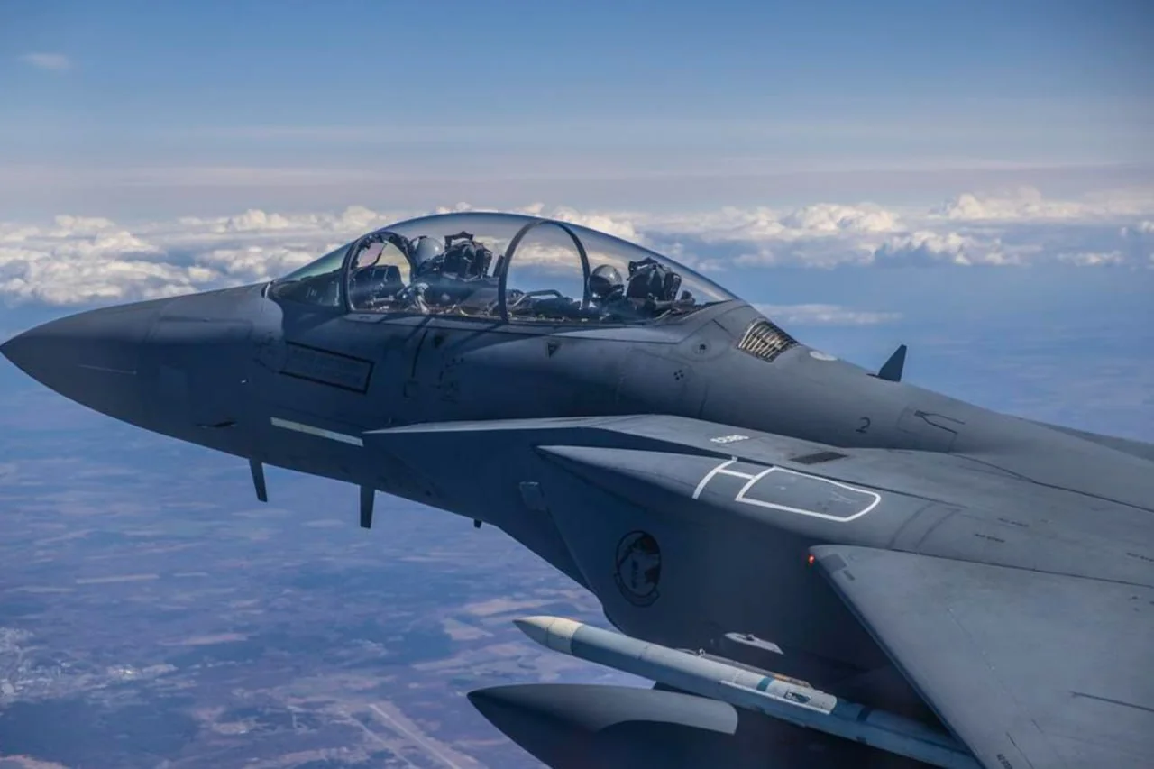 Fransiya AQSh samolyotlari uchun havo maydonini yopdi