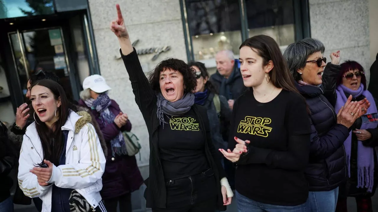 Ispaniyada Yaqin Sharq urushiga qarshi minglab insonlar norozilik bildirdi