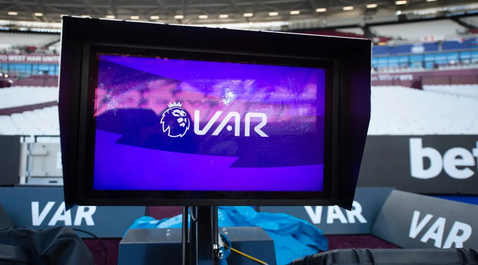 England football tests the 'challenge' system for coaches