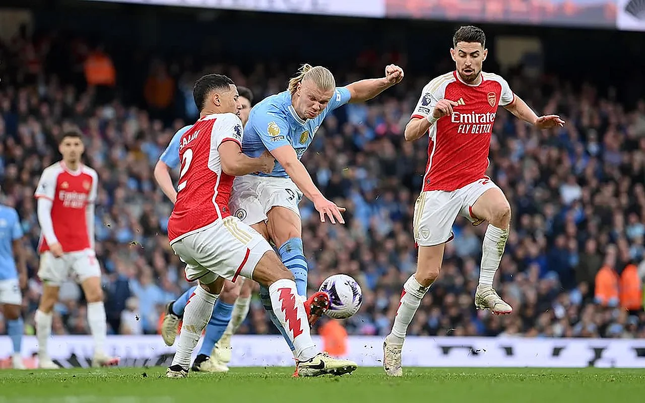 Arsenal leads from the bench, Man City lags behind