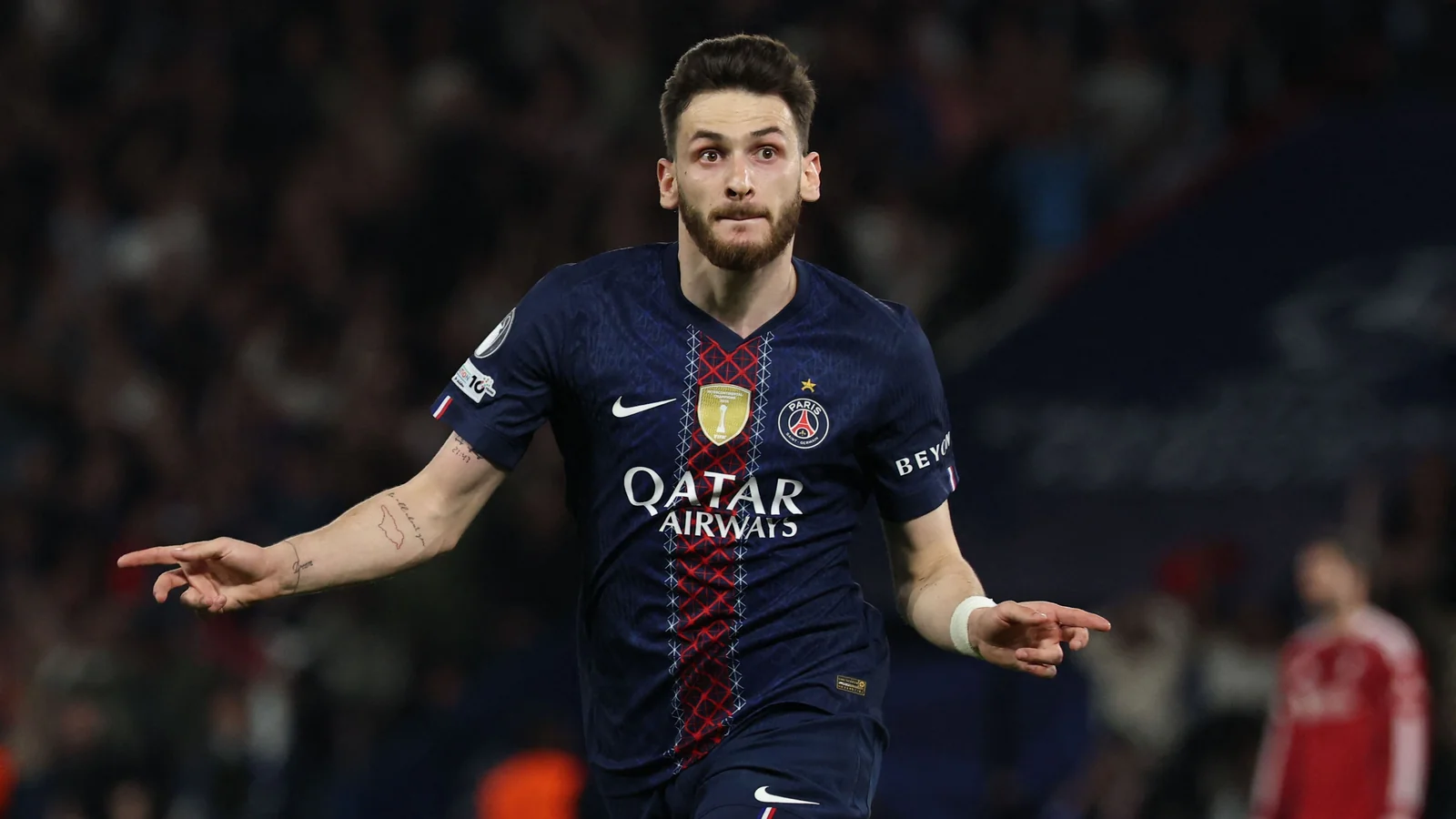 Xvicha Kvarasxeliya «PSJ» klubini tark etish niyatida emas