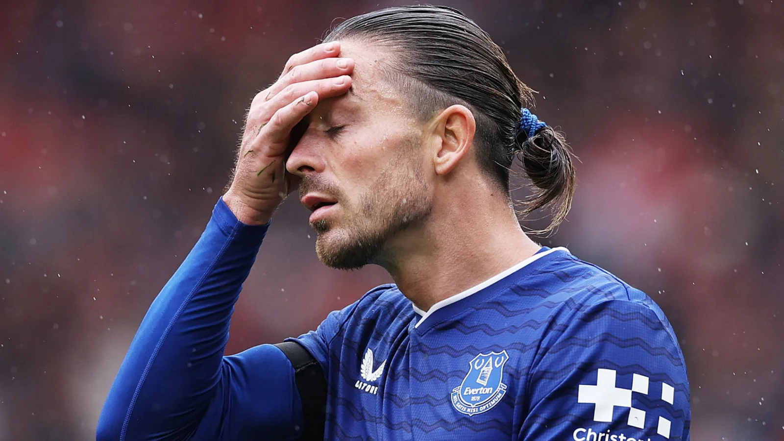 "Manchester Siti" futbolchisi Jek Grilish bazmda uxlab qoldi