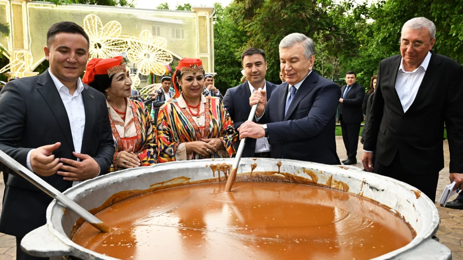 Shavkat Mirziyoyev Bog'imaydon mahallasidagi obodonlashtirish ishlari bilan tanishdi