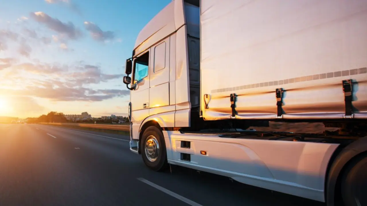 O'zbekistonda xalqaro yuk va yo'lovchi tashishning yangi tartibi belgilandi