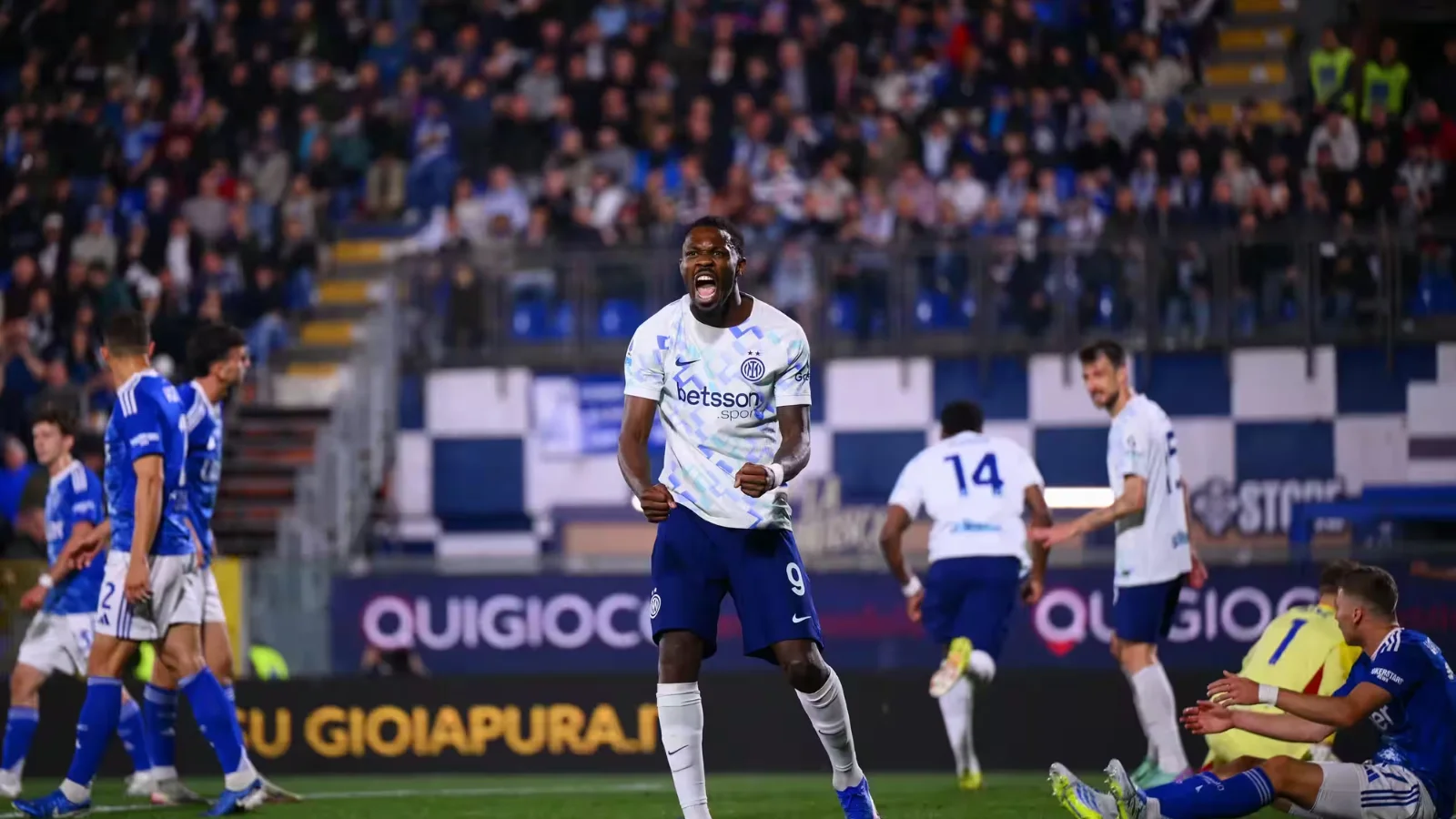 Inter won after coming back from a two-goal deficit at Como's stadium