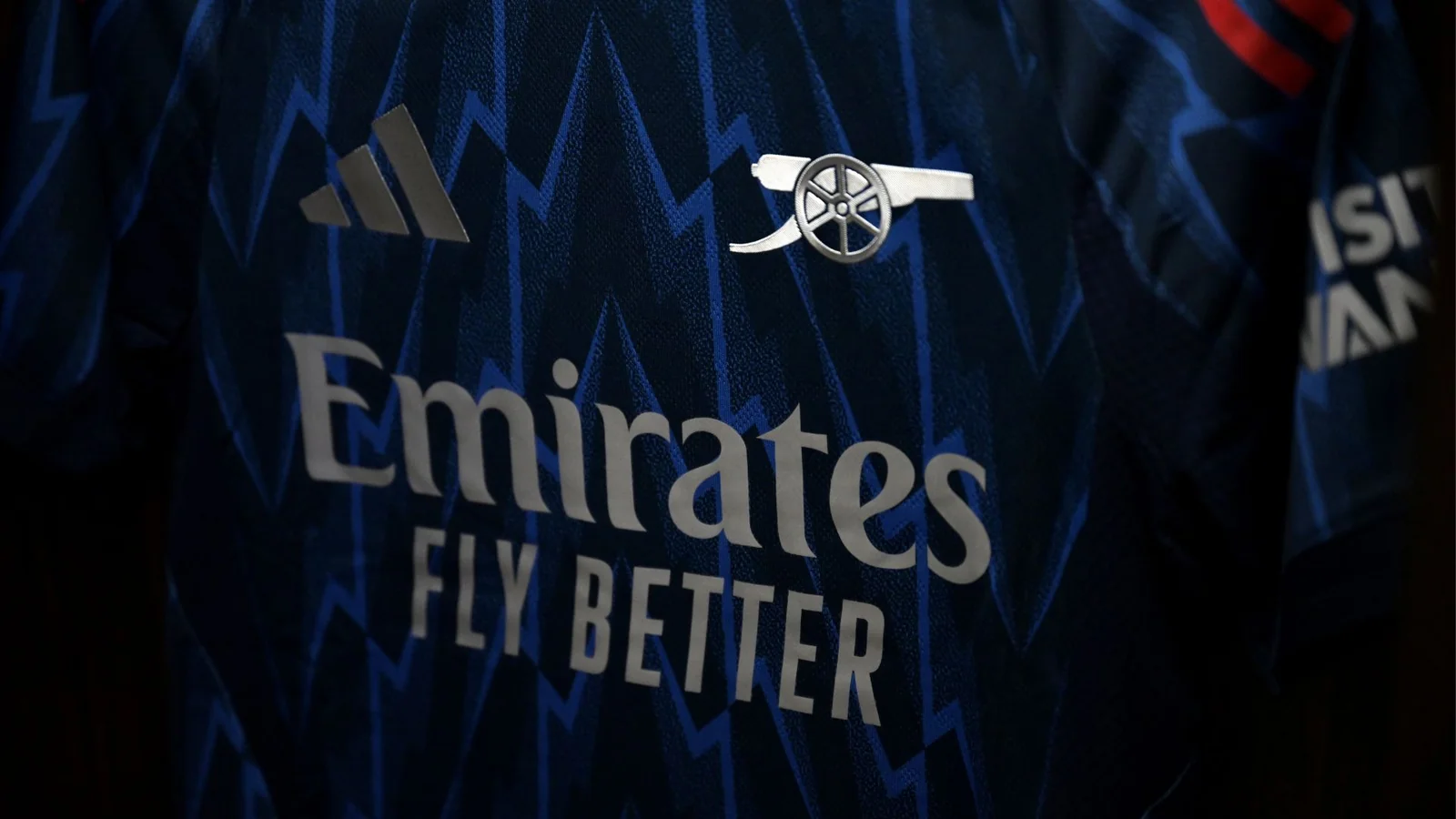 Arsenal yangi mavsum uchun mo'ljallangan sport liboslarini e'lon qildi