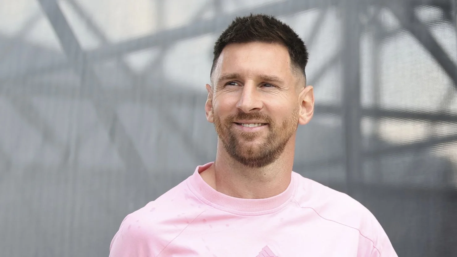Lionel Messi oilasi bilan Barselonaga qaytishga tayyorgarlik ko'rmoqda