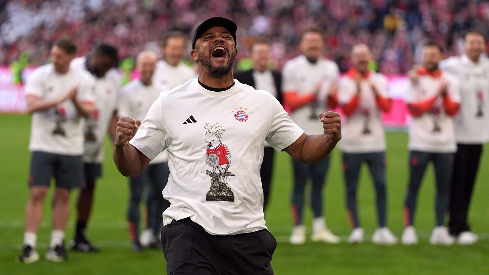 Bavariya 35 bor chempion bo'lib g'ayrioddiy sovrin oldi