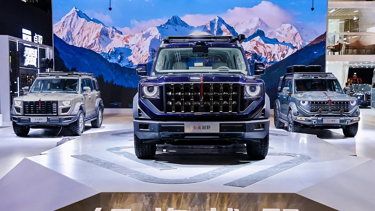 Pekinda Hongqi brendining yangi mahobatli yo'ltanlamas avtomobili taqdim etildi