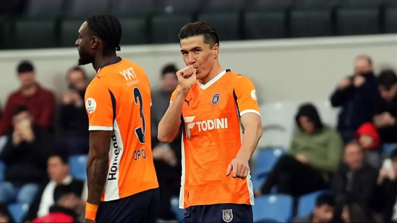 Eldor Shomurodov dubl qayd etib jamoasiga g‘alaba keltirdi