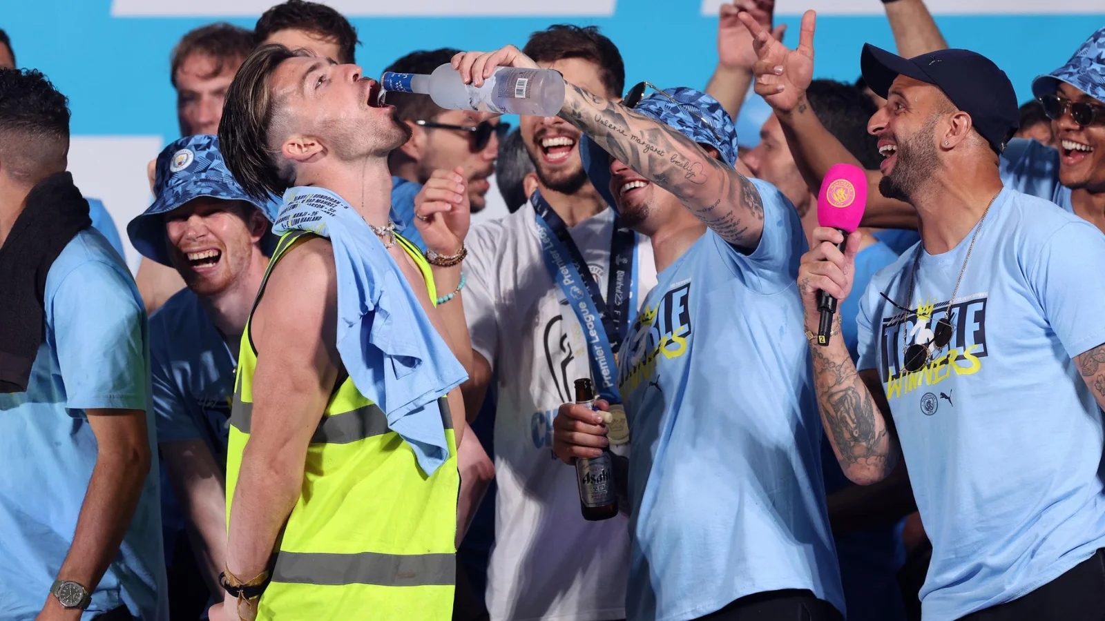 Jek Grilish ko'ngilochar maskanda mast holda uxlab qoldi