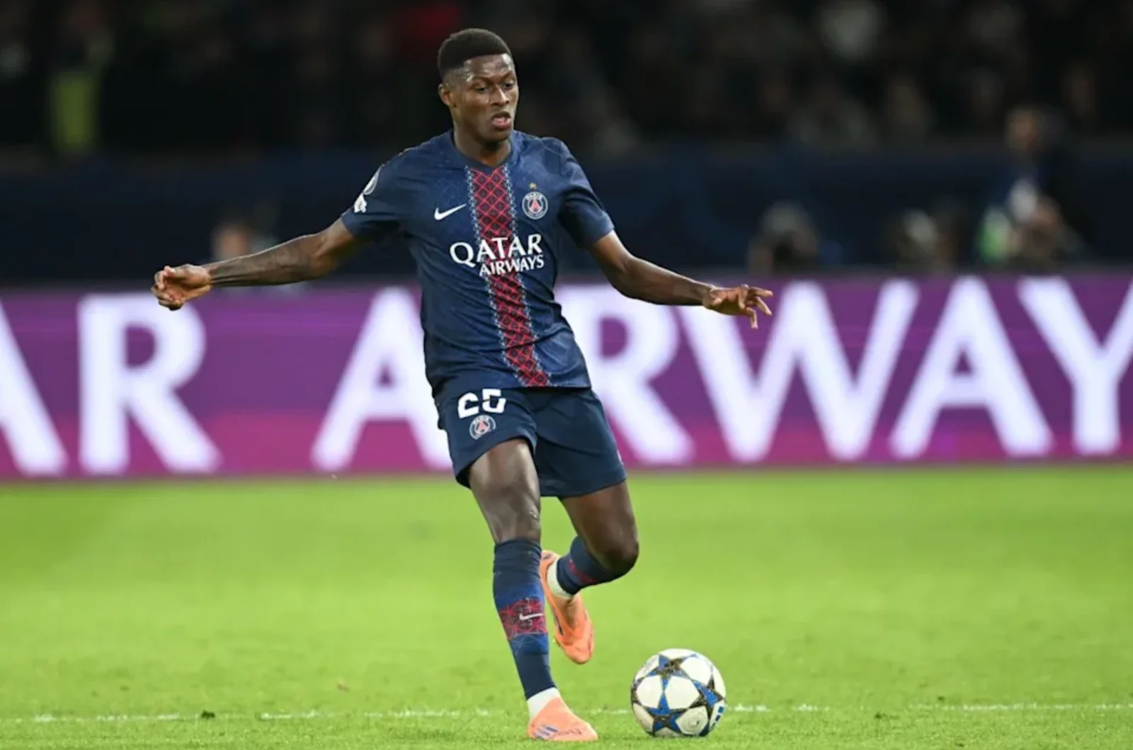 Barselona himoyachi Nunu Mendeshni o'z safiga qo'shib olmoqchi