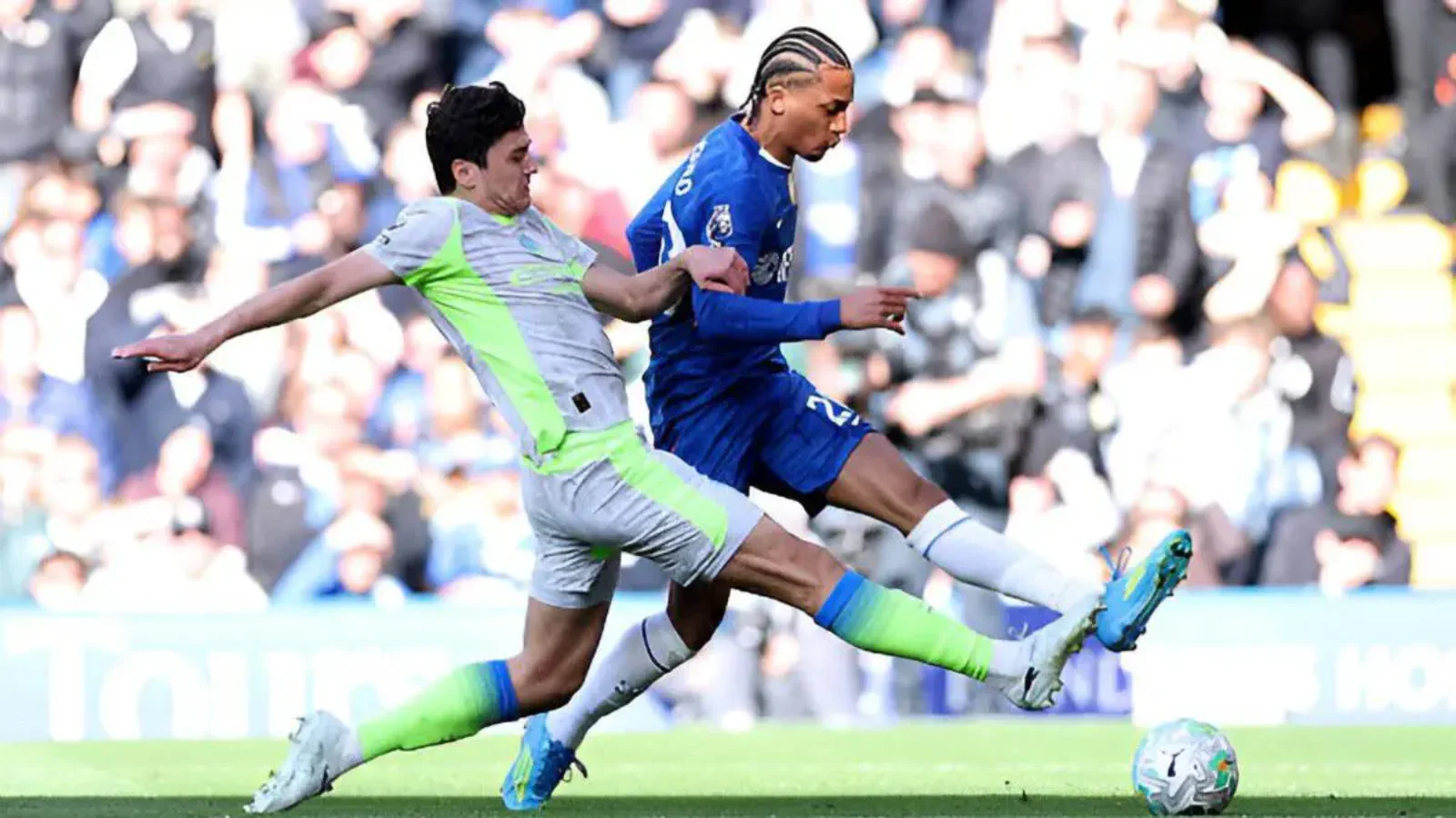 Manchester City scored a large victory against Chelsea in London