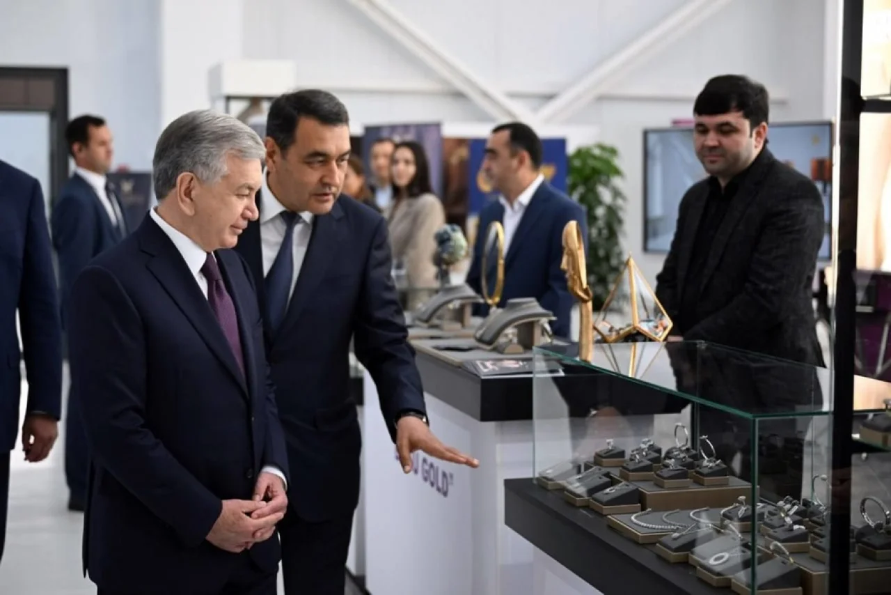 Shavkat Mirziyoyev Farg'onadagi yangi Investorlarga xizmat ko'rsatish markazini ko'zdan kechirdi